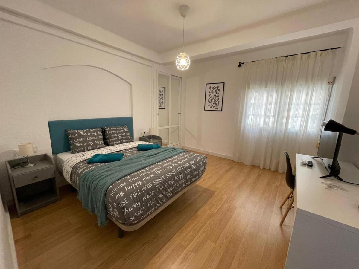 Holidays2Malaga 2 Bedroom Armengual De La Mota Close Shopping Center Eksteriør billede